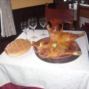 Restaurante especializado asados de cochinillo y lechal